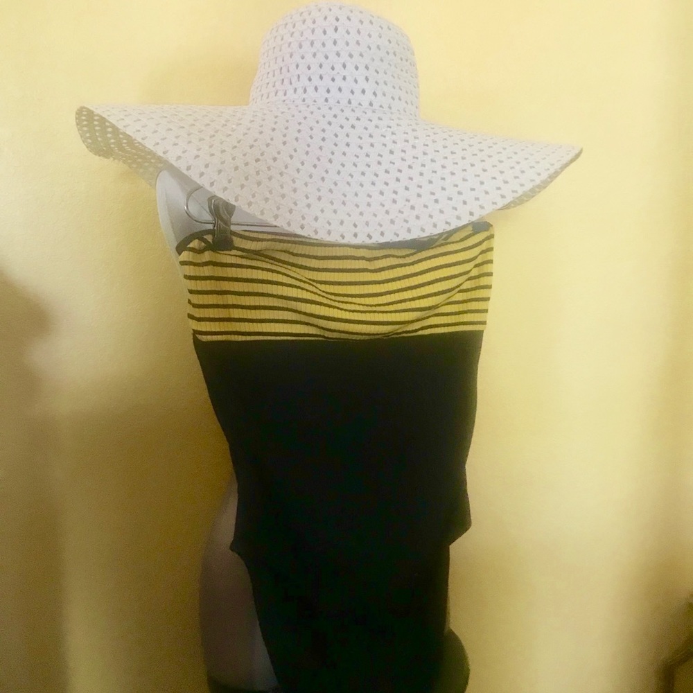 One piece like new! CLASSY sassy cute !!!!!